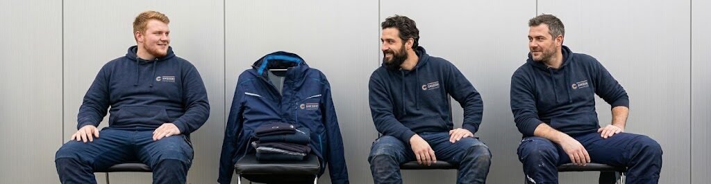 Mitarbeiter der Gregori GmbH in Firmenkleidung
